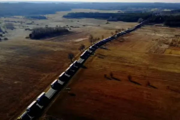 Coloană de 1.000 de camioane cu mărfuri pentru Rusia și Belarus, BLOCATE la granița poloneză - VIDEO