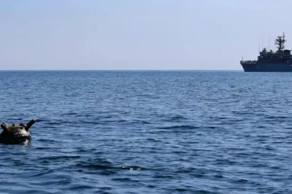 Alertă pe Marea Neagră. Un petrolier este în flăcări, după ce ar fi fost lovit de o dronă marină, la câteva zeci de kilometri de Sulina