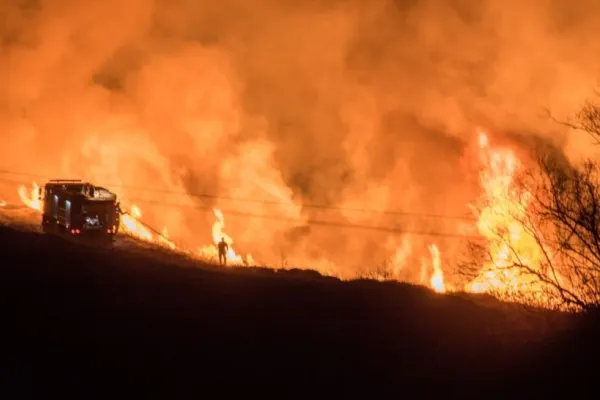 FOTO - INCENDIU uriaș la Botoșani, flăcările amintesc de bombardamentele din Ucraina