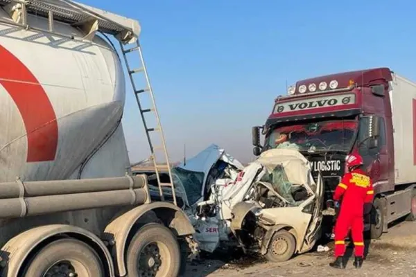 Accident VIOLENT la Ciorogârla, pe A1: Mașini, STRIVITE între 2 TIRURI - 2 morți - Imagini cumplite