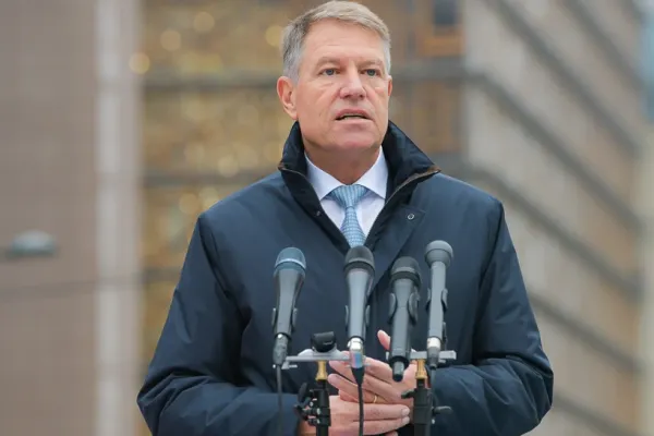 Război Ucraina. Klaus Iohannis participă la summitul extraordinar al NATO