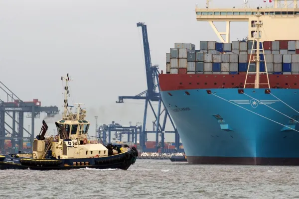 Cea mai mare companie de transport maritim din lume suspendă toate deplasările de containere către şi din Rusia