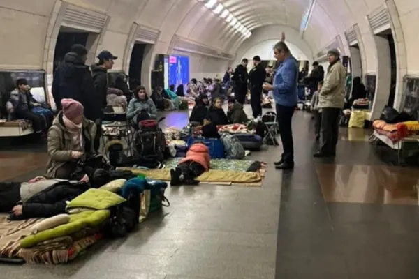 Război Ucraina. SUNĂ sirenele în Kiev! Se așteaptă ATACUL rușilor - 15 MII de oameni, adăpostiți la metrou