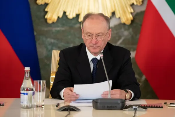 Mâna dreaptă a lui Putin acuză: „Occidentul poate folosi provocări cu arme de distrugere în masă”