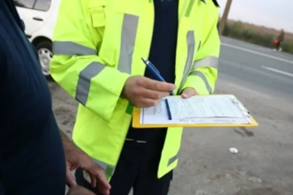 Razie a polițiștilor de la Brigada Rutieră. Aproape 900 de permise auto au fost reținute în ultimele 24