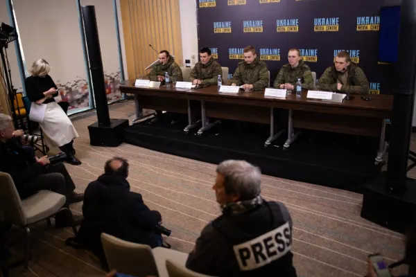 Ucraina, criticată pentru felul cum tratează prizonierii ruși de război