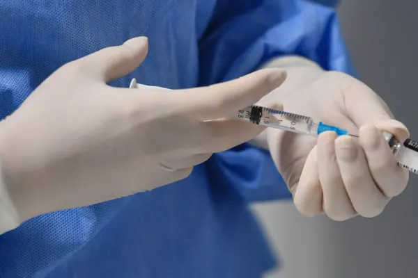 Război lângă România. Italia va oferi vaccinul anti-COVID tuturor refugiaţilor ucraineni