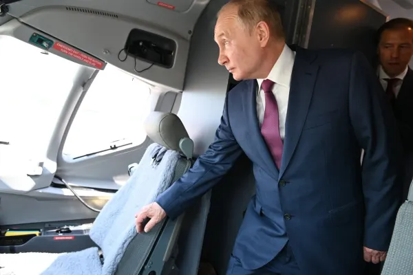 Cine se află la bordul avionului rus care a fost trimis de la Moscova la Washington