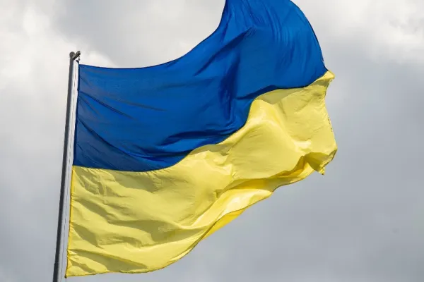 Steagul Ucrainei, scos de pe clădirea ambasadei de la Moscova. Ușile au fost sigilate
