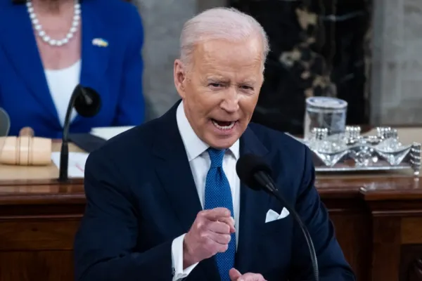 Joe Biden îl AVERTIZEAZĂ pe Putin: „Rusia va plăti un preț sever dacă va folosi substanțe chimice în Ucraina”