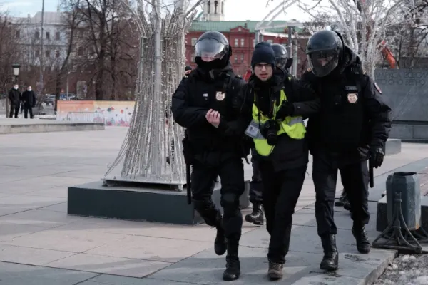 Aproximativ 5000 de arestări la protestele anti-război din Rusia. În ce orașe au avut loc cele mai multe detenții