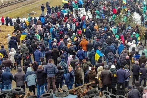 Moscova anunţă coridoare umanitare zilnice, dar spre Rusia. Ucraina vrea în interiorul său