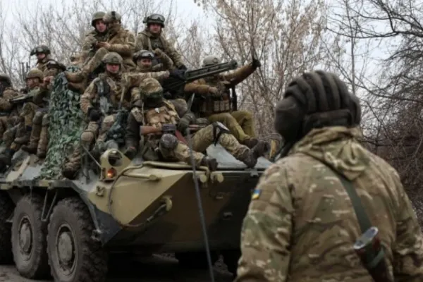 Rusia recrutează cu forța tineri din Donbas: „L-au luat de pe stradă. I-au schimbat hainele și l-au trimis să lupte”