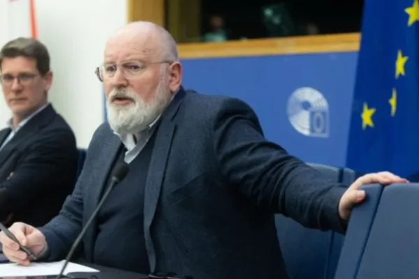 Bruxelles sugerează europenilor să aibă mai puțină căldură în case pentru a opri invazia lui Putin în Ucraina - Mesajul lui Timmermans