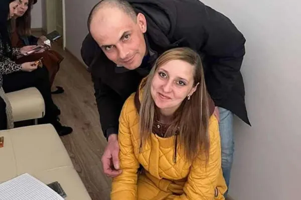 Un cuplu din Ucraina s-a căsătorit în adăpostul stării civile pe sunet de alarmă antiaeriană (FOTO)