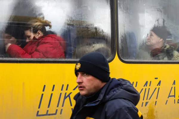 Trei noi coridoare umanitare pentru evacuarea civililor din calea războiului. Ucraina cere Rusiei să părăsească centrala de la Cernobîl