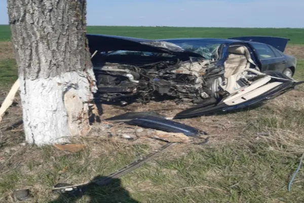Accident cu două persoane rănite a ieșire din municipiul Buzău: o mașină s-a făcut armonică