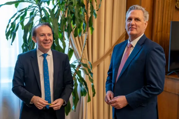 Florin Cîțu, discuții cu delegația Congresului SUA: „Sunt necesare măsuri mai dure și oprirea comerțului cu Rusia”