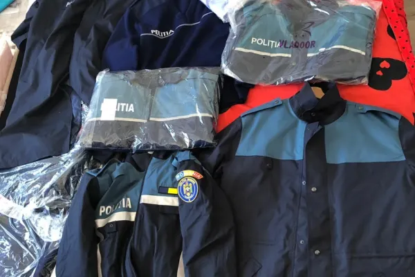 Umilință fără margini! Uniforme ca de bogdaproste pentru tinerii polițiști - Ce spune Sindicatul Europol