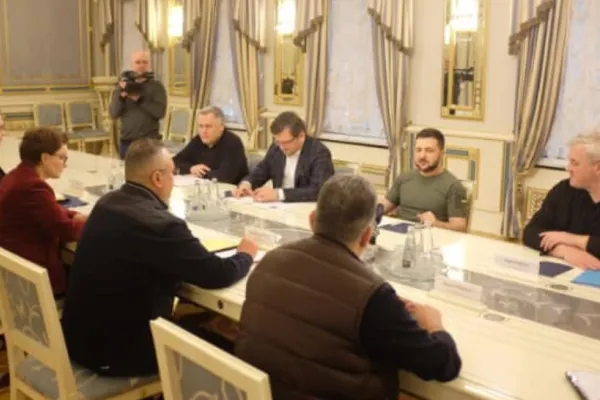 Marcel Ciolacu, după întâlnirea cu președintele Zelenski: „Armata cu picioare de lut a lui Putin trebuie să se zdrobească de zidul ucrainean”