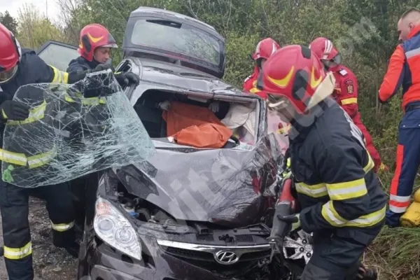Accident între un TIR şi o mașină, în Dâmboviţa -un bărbat a murit, trafic blocat