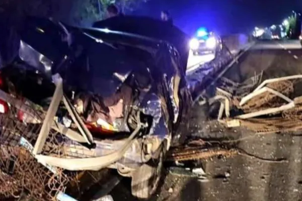 FOTO | Accident grav în Giurgiu, între un TIR și o mașină. Două tinere au fost rănite