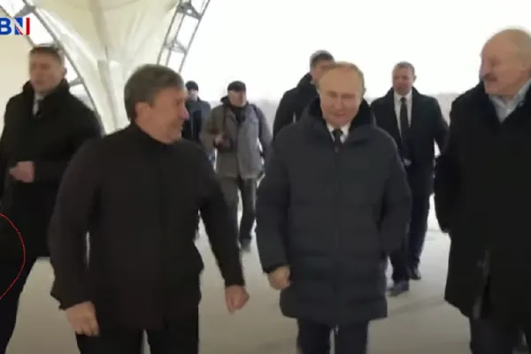 MISTERIOASA valiză a lui Putin stârnește NOI controverse. De ce nu se dezlipește de ea liderul rus?