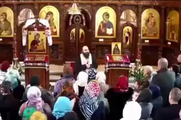 VIDEO Predică despre războiul din Ucraina, la o mănăstire din nordul Bucovinei. Preot: "Cei care îl susțin pe Putin, susțin un ticălos"