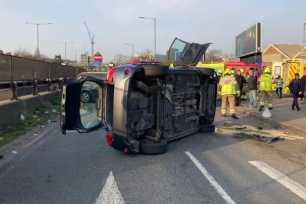 VIDEO - Accident teribil - Un cunoscut fotbalist, la un pas să își piardă viața - S-a izbit cu mare viteză de un copac