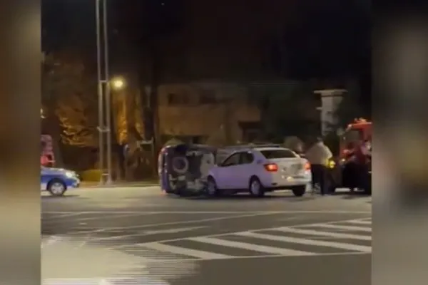 Accident grav, în zona Arcului de Triumf, din Capitală: mașină răsturnată