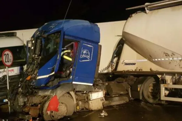 Accident înfiorător, în jud. Neamț: două TIR-uri, făcute praf, după ce unul din ele a rămas fără frâne