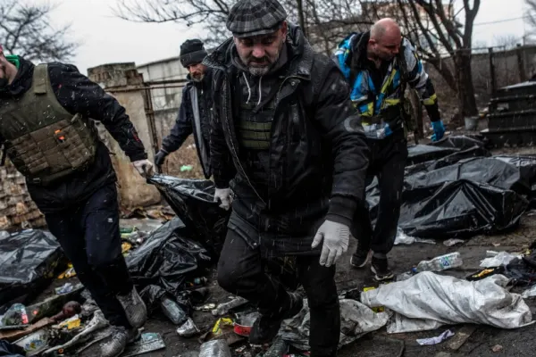 Război în Ucraina - Cinci cadavre descoperite la Motîjîn, printre care cele ale familiei primăriței