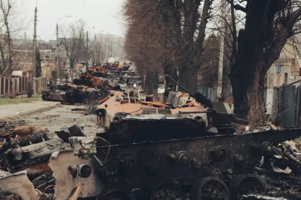 Decorați de Putin, acuzați la Kiev. 10 soldați ruși care au acționat la Bucha, acuzați oficial de tortură