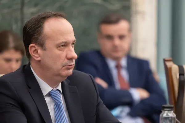 Ministrul Finanţelor își vinde maşina din cauza preţurilor mari: „Un plin de motorină este în jur de 350 de lei"