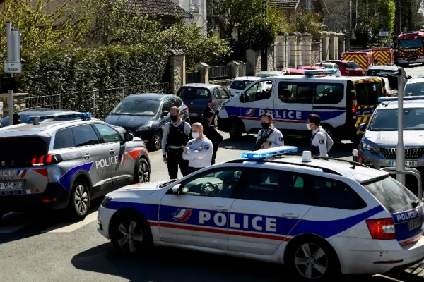 Doi moldoveni, arestaţi în Franţa pentru că au inscripţionat pe un perete steaua lui David. Susţin că au acţionat la comanda unui individ din Rusia