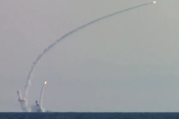 VIDEO | Kalibr, mândria lui Putin, lansată de pe submarine în Ucraina