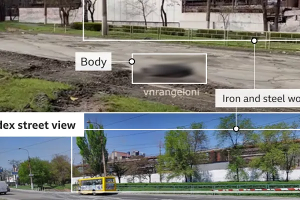Cadavrele a peste 20 de civili întinse pe un drum principal din Mariopol - Imagini CRUNTE din Ucraina