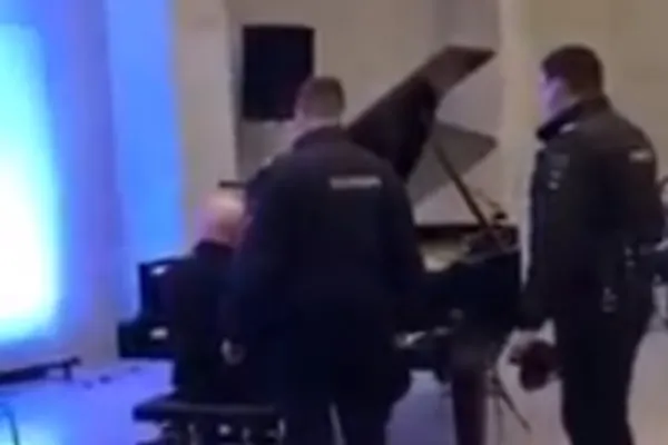 VIDEO Lui Putin îi place "marea cultură" la dubă. Concertul unui renumit pianist, oprit de poliție