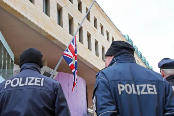 Agent de securitate de la Ambasada Marii Britanii din Berlin, acuzat că a spionat pentru Rusia