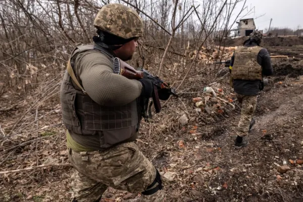 Război Ucraina, ziua 65. Rușii folosesc civili ca scuturi umane. Armele cu rază lungă de acțiune vor fi cruciale în următoarea fază - LIVE TEXT