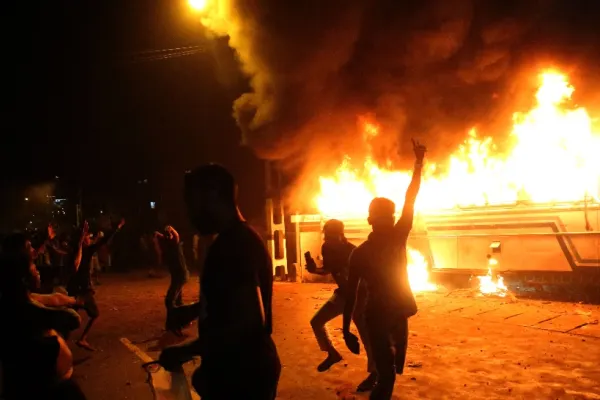FOTO + VIDEO | Proteste violente în Sri Lanka. Zeci de oameni au fost răniți în timpul manifestațiilor
