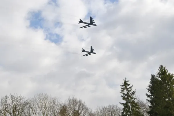 Premieră militară în Ucraina. Rusia folosește bombardiere cu rază lungă de acţiune pentru a ataca Mariupolul