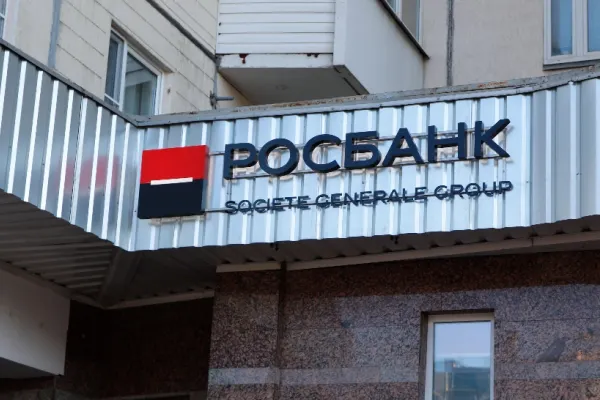 Una dintre cele mai mari bănci franceze părăsește din Rusia și își vinde participațiile la Rosbank