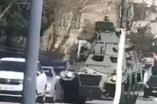 VIDEO Accident cu un vehicul militar istoric, la Râmnicu Vâlcea, în timpul filmării unui videoclip