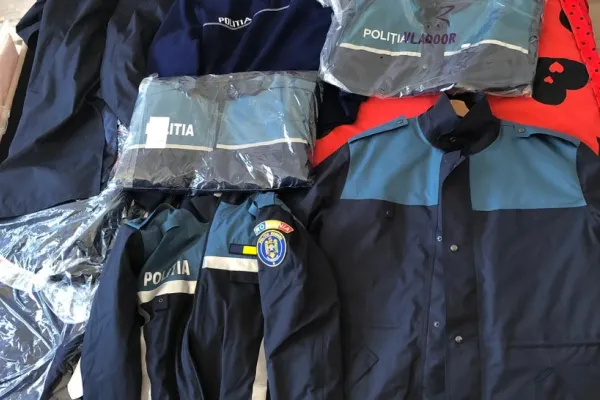 FOTO Haos pe grupurile de comunicare ale tinerilor polițiști, după ce au primit uniforme cu mărimi greșite