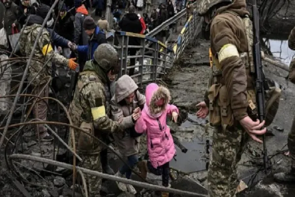 Război Ucraina. Mărturii din INFERN: Cum a reușit să scape o familie cu 4 copii din Mariupol, după 100 de kilometri pe jos