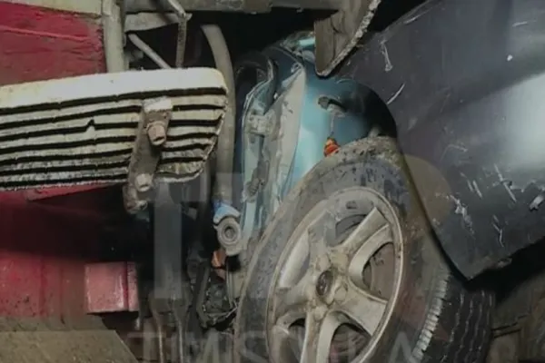 Accident CUMPLIT în Satu Mare! Un tânăr de 19 ani a murit după ce maşina sa a fost lovită de tren