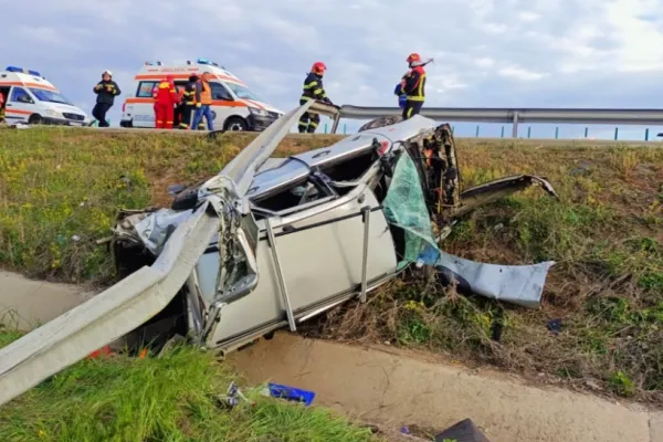 FOTO + VIDEO Accident GRAV cu 4 victime pe Autostrada Soarelui! Printre răniți, și 2 copii: mașina cu care se deplasau, făcută armonică