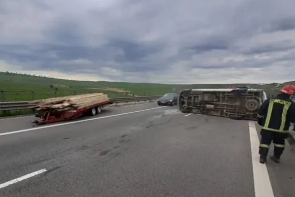 Accident HALUCINANT pe A3. Un microbuz s-a răsturnat