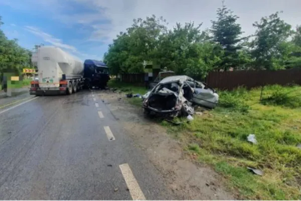 Accident ÎNGROZITOR, în Bacău! Două persoane au murit și o alta, grav rănită